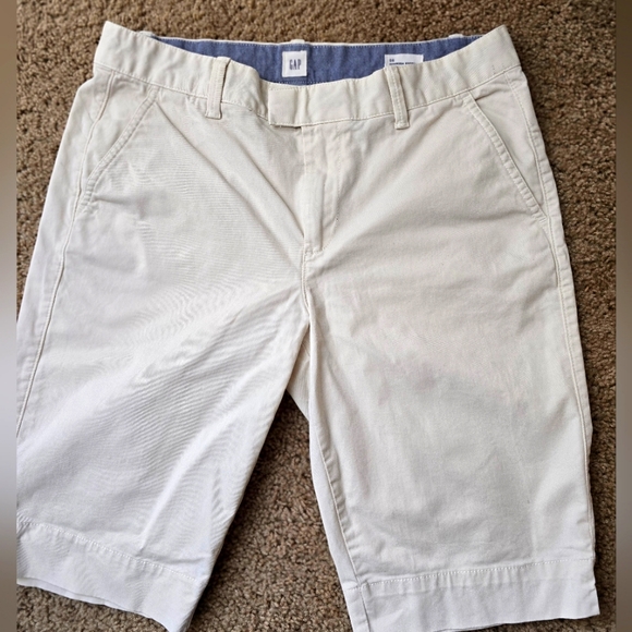 GAP Pants - GAP Bermuda Cream Shorts Size 6